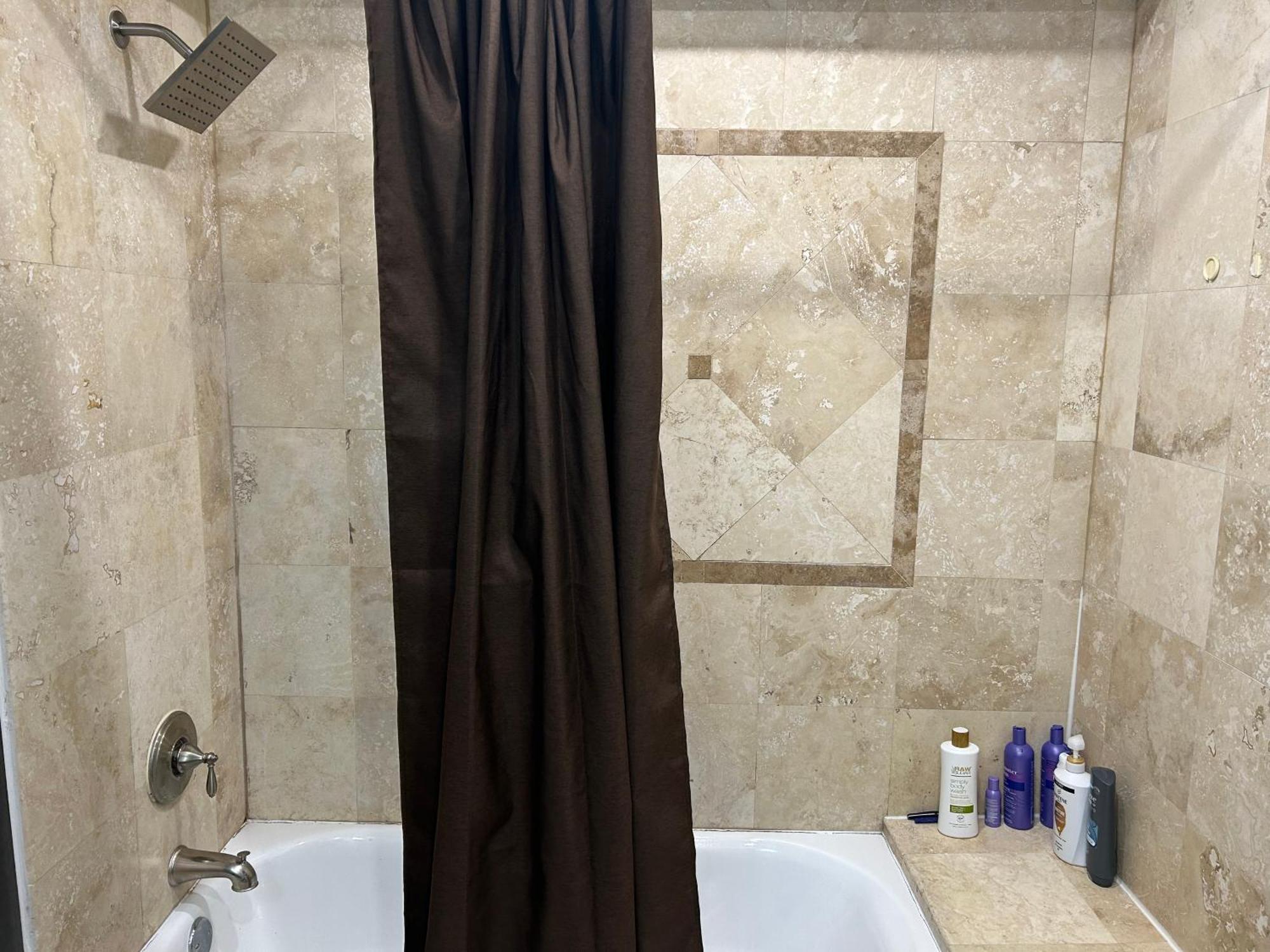 A Luxury Master Bedroom In A Condo لوس أنجلوس المظهر الخارجي الصورة
