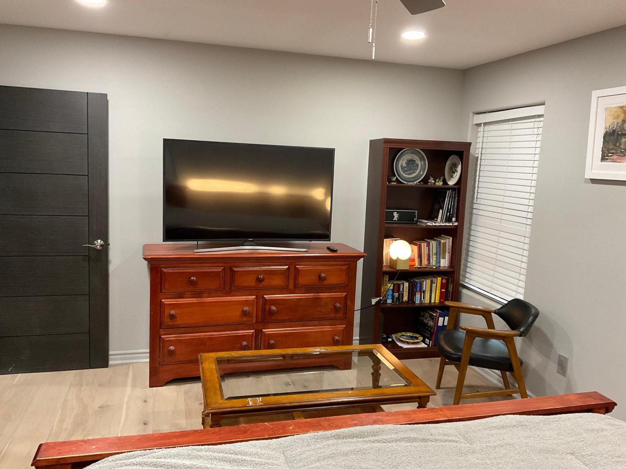 A Luxury Master Bedroom In A Condo لوس أنجلوس المظهر الخارجي الصورة