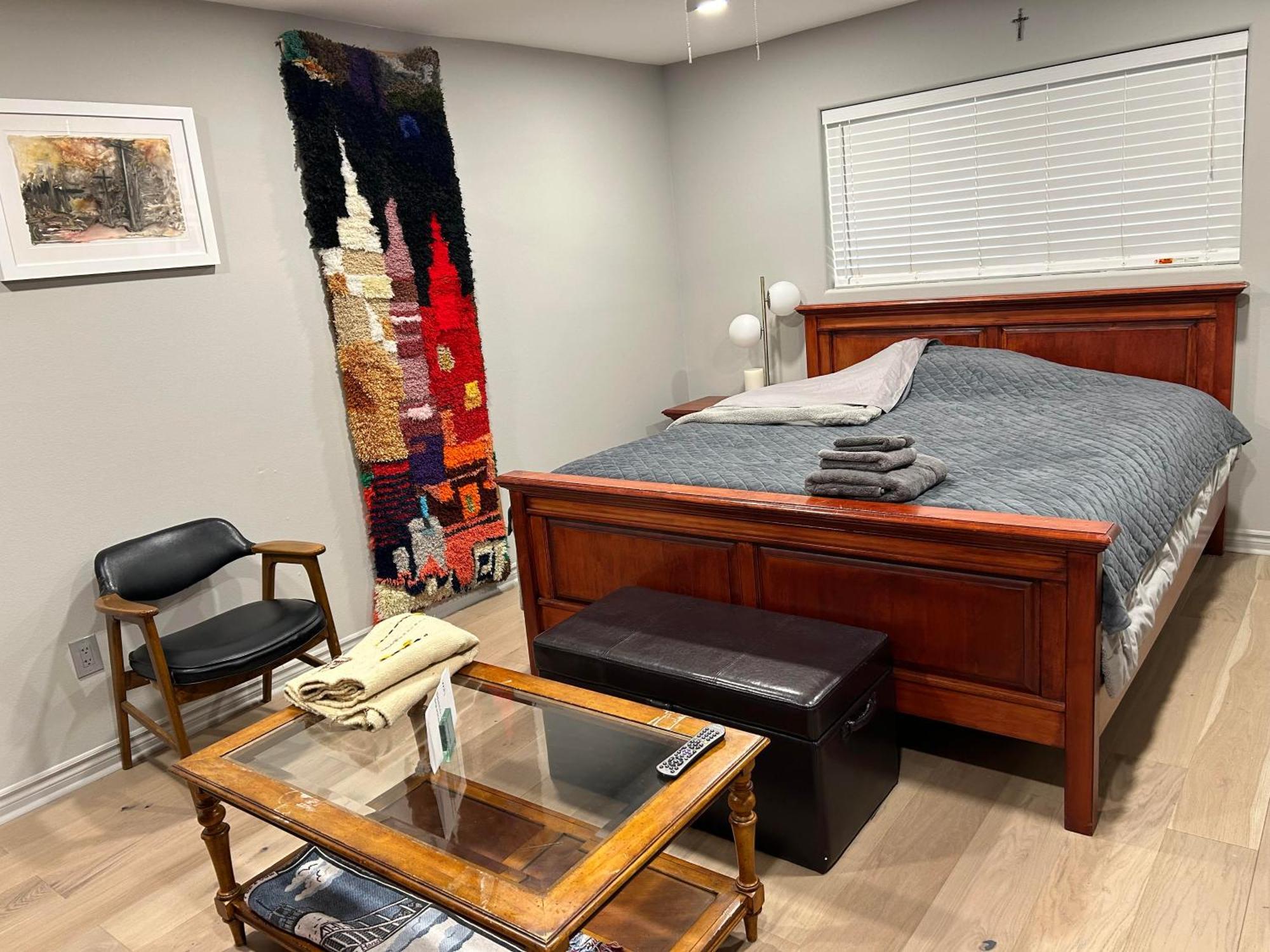 A Luxury Master Bedroom In A Condo لوس أنجلوس المظهر الخارجي الصورة